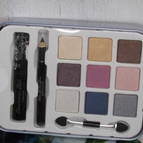 Collectible Makeup Tin Bundle (Mean Girls + Hard Candy) - Picture 5 of 5